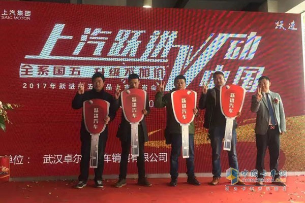上駿事業(yè)部總經理孔繁軍先生與客戶達成意向采購協議