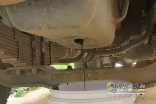  哪些因素導(dǎo)致卡車漏油？