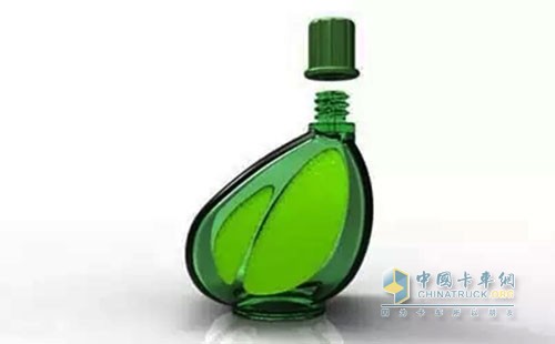 風(fēng)油精，可謂是我們中國(guó)卡車司機(jī)出門在外，提神醒腦，趕走春困的黑科技。當(dāng)你開著卡車卻昏昏欲睡的時(shí)刻，不妨可以在鼻子下面抹點(diǎn)風(fēng)油精，那酸爽，讓你立馬精神抖擻!