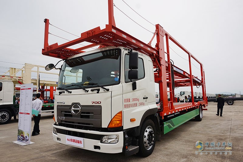 海量現(xiàn)場(chǎng)圖  見證廣汽日野1000臺(tái)轎運(yùn)車與廂式車簽約和交付