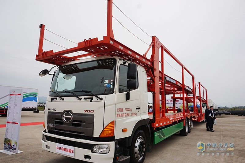 海量現(xiàn)場(chǎng)圖  見證廣汽日野1000臺(tái)轎運(yùn)車與廂式車簽約和交付