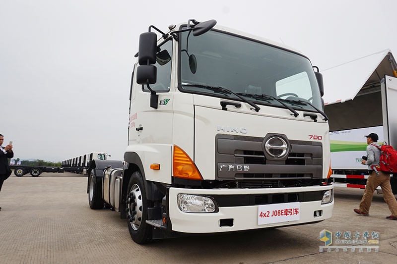 海量現(xiàn)場(chǎng)圖  見證廣汽日野1000臺(tái)轎運(yùn)車與廂式車簽約和交付
