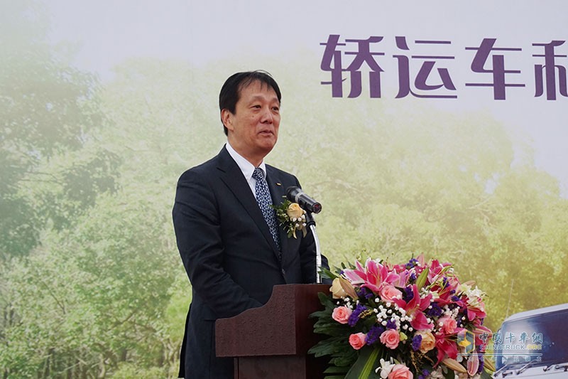 海量現(xiàn)場(chǎng)圖  見證廣汽日野1000臺(tái)轎運(yùn)車與廂式車簽約和交付