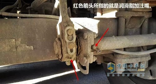 這個方法也是卡友在無意之間發(fā)現(xiàn)的，有一個車主的車經(jīng)常在他那里打黃油，有一個鋼板銷就死活都打不進去黃油，有一天這個車主的車鋼板斷了，正好斷鋼板是打不進黃油那邊。
