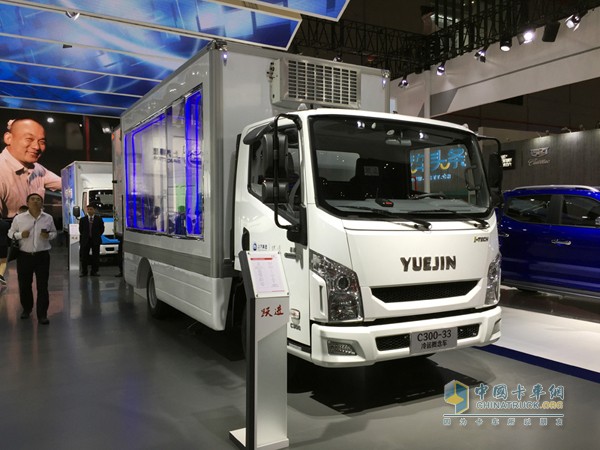 更有直接是透明貨箱的，躍進(jìn)C300-33冷藏概念車，一車可以設(shè)定三種溫度，如何實(shí)現(xiàn)內(nèi)部透明貨箱結(jié)構(gòu)一目了然