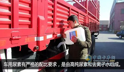 雖然車(chē)用尿素也是尿素，但與農(nóng)用尿素有天壤之別。車(chē)用尿素有嚴(yán)格的配比要求，基本上是由高純尿素和去離子水組成。