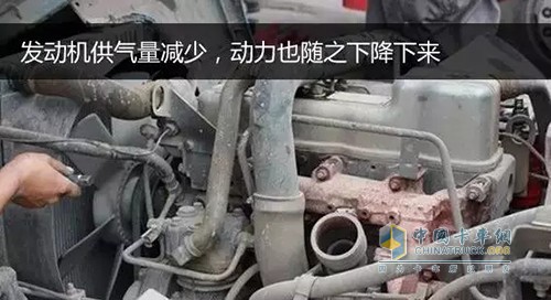 空氣經(jīng)過增壓器壓縮后，密度大、溫度高，為使增壓后的空氣保持穩(wěn)定的溫度和壓力，需要中冷器來進(jìn)行降溫，以降低發(fā)動機(jī)熱負(fù)荷，提高進(jìn)氣量，增加發(fā)動機(jī)功率。
