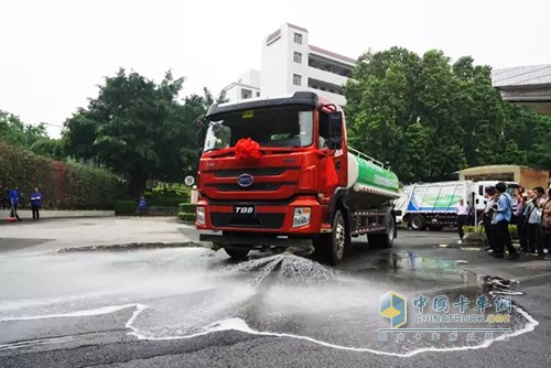 比亞迪灑水車現(xiàn)場(chǎng)演示