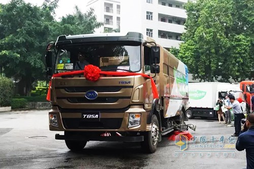 比亞迪掃地車現(xiàn)場(chǎng)演示