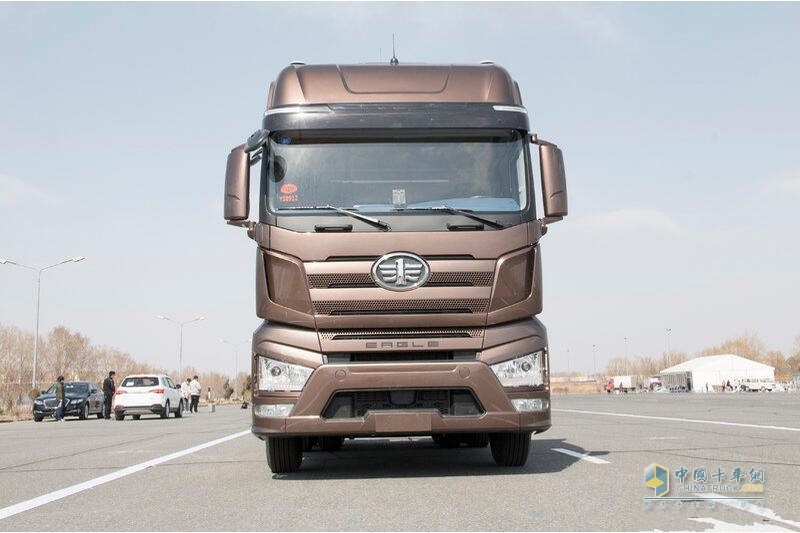 一汽解放J7 500馬力 6X4牽引車(chē)