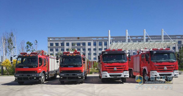 齊齊哈爾市消防支隊舉行新購消防車發(fā)車儀式