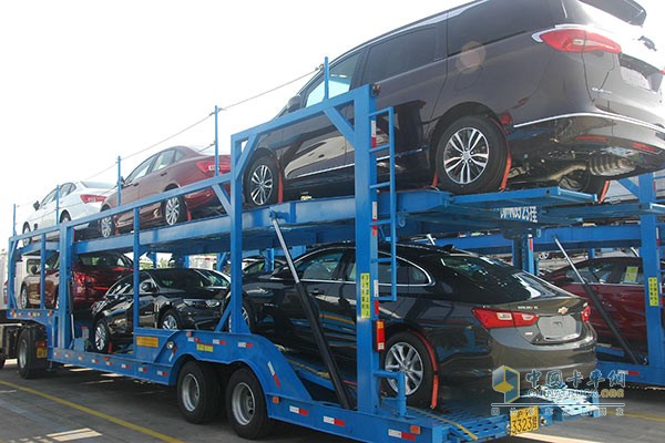 紅巖中置軸轎運(yùn)車(chē)駕駛舒適