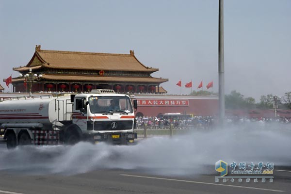 自進(jìn)入汛期以來，北京環(huán)衛(wèi)集團(tuán)及旗下各相關(guān)單位嚴(yán)陣以待，加強(qiáng)協(xié)作，確保安全度汛，全力守護(hù)首都城市安全與美麗。