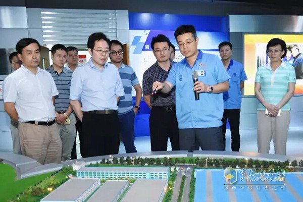 國家發(fā)改委規(guī)劃司副司長、新型城鎮(zhèn)化推進(jìn)辦公室主任陳亞軍到法士特參觀調(diào)研