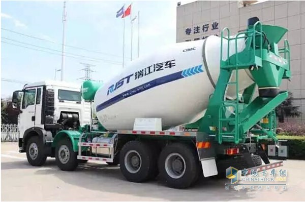 中集瑞江首創(chuàng)新一代輕量化攪拌車(chē)