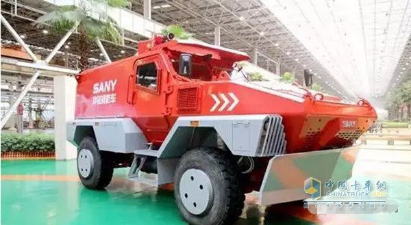 三一重工首臺(tái)沖鋒消防車(chē)下線