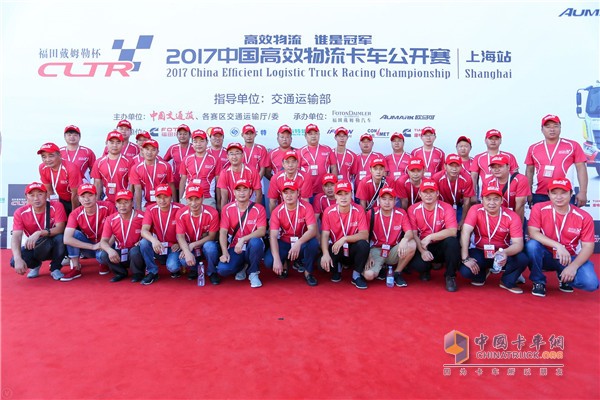 參加歐曼EST超級(jí)卡車比賽的參賽選手