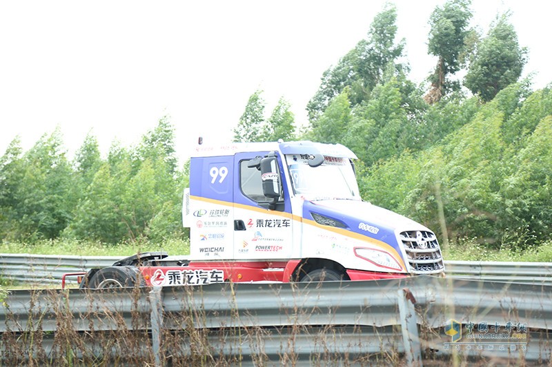 東風(fēng)柳汽乘龍T7、H7卡賽推介會(huì)