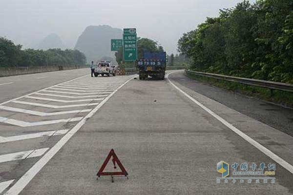 錯(cuò)過高速公路出口停車倒車很危險(xiǎn)