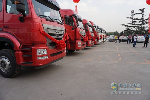 唐山品鑒會(huì)現(xiàn)場(chǎng)中國(guó)重汽豪瀚、T7H車型