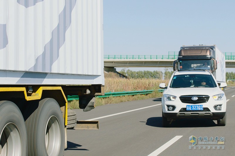 一汽解放智能卡車(chē)完成高速公路實(shí)車(chē)測(cè)試，駛?cè)胫悄軙r(shí)代