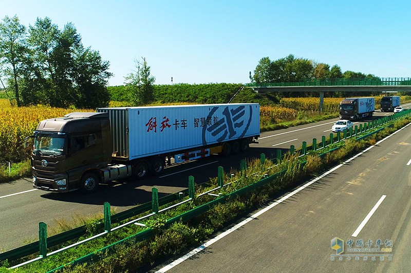 一汽解放智能卡車(chē)完成高速公路實(shí)車(chē)測(cè)試，駛?cè)胫悄軙r(shí)代