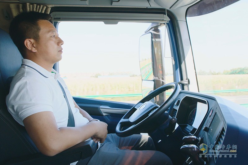 一汽解放智能卡車(chē)完成高速公路實(shí)車(chē)測(cè)試，駛?cè)胫悄軙r(shí)代