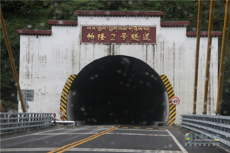 中國(guó)重汽藏地探索世界屋脊：左貢開(kāi)往魯朗