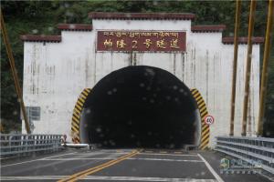 中國(guó)重汽藏地探索世界屋脊：左貢開(kāi)往魯朗