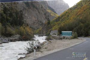 中國(guó)重汽藏地探索世界屋脊：左貢開(kāi)往魯朗