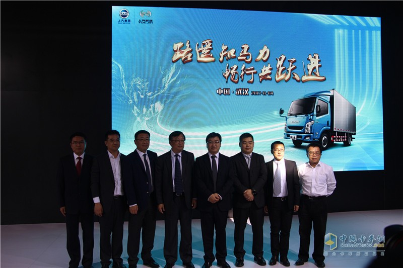 上汽躍進(jìn)全新冷藏車亮相