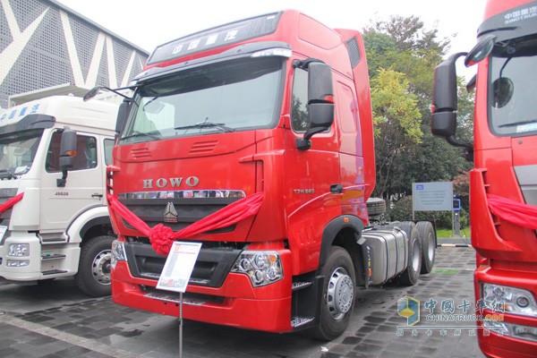 豪沃T7H暢行版牽引車(chē)