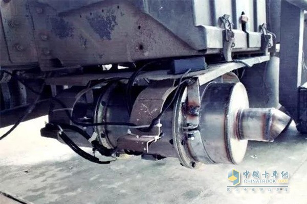新生產(chǎn)柴油車(chē)應(yīng)安裝符合產(chǎn)品技術(shù)標(biāo)準(zhǔn)要求的排氣后處理裝置