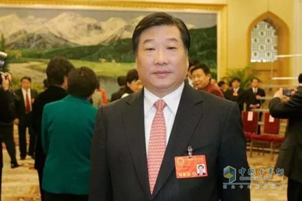 全國人大代表，山東重工集團(tuán)有限公司董事長、濰柴控股集團(tuán)有限公司董事長、山東省交通工業(yè)集團(tuán)控股有限公司董事長譚旭光