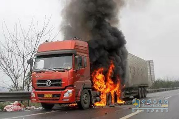 卡車發(fā)生自燃