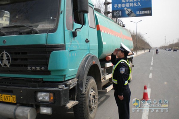 危險物品運輸車輛等3種車輛湖南高速公路限時禁行