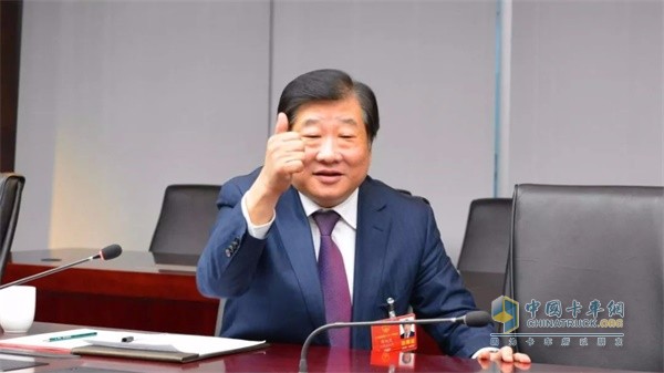 全國人大代表，山東重工集團(tuán)有限公司黨委書記、董事長，濰柴集團(tuán)董事長譚旭光