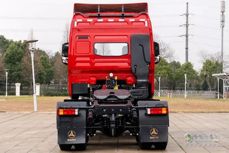三一重工 6×4 500馬力 牽引車 超大空間，房車般駕駛體驗