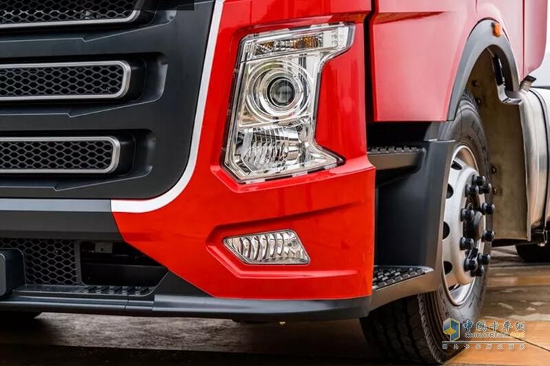三一重工 6×4 500馬力 牽引車 超大空間，房車般駕駛體驗