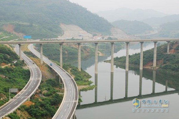 云南省確定的106個(gè)需要新建和改擴(kuò)建高速路服務(wù)區(qū)中有66個(gè)已基本完工