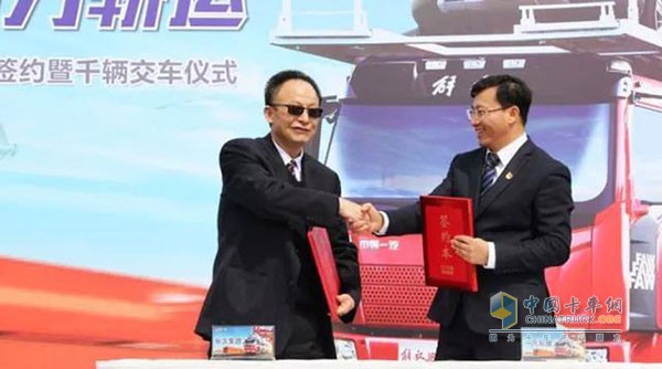 一汽解放中置軸轎運(yùn)車