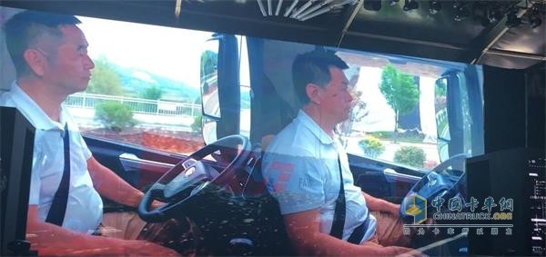 一汽解放無人駕駛卡車的現(xiàn)場(chǎng)實(shí)操視頻截圖