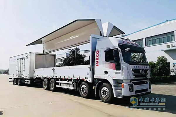 上汽紅巖中置軸貨運(yùn)列車(chē)