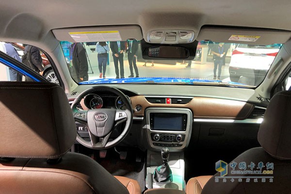 江淮帥鈴T8駕駛室內飾質感卓越，高端大氣