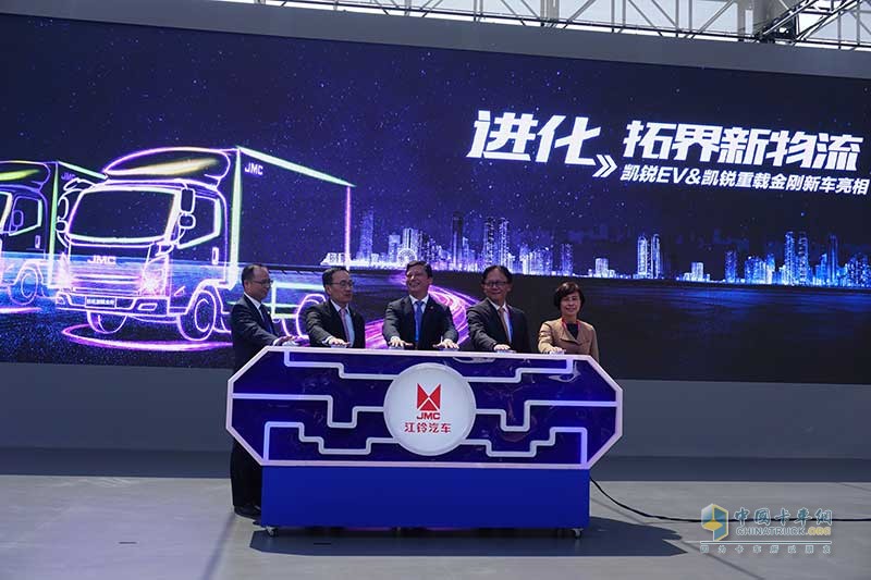2018年北京車展江鈴展位，兩款重量級新車發(fā)布