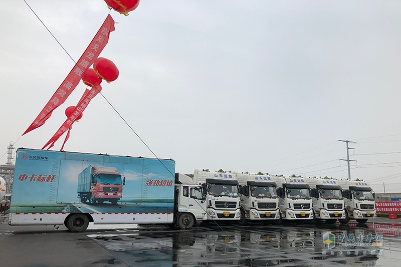 ?；ｇS上線(xiàn) 東風(fēng)天龍旗艦危化版上市交車(chē)