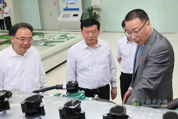 省、市領(lǐng)導(dǎo)班子調(diào)研錫柴重型柴油機惠山基地