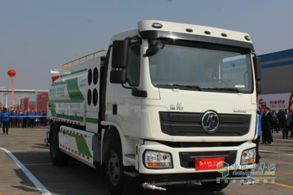 德龍L3000氫燃料環(huán)衛(wèi)車(chē)