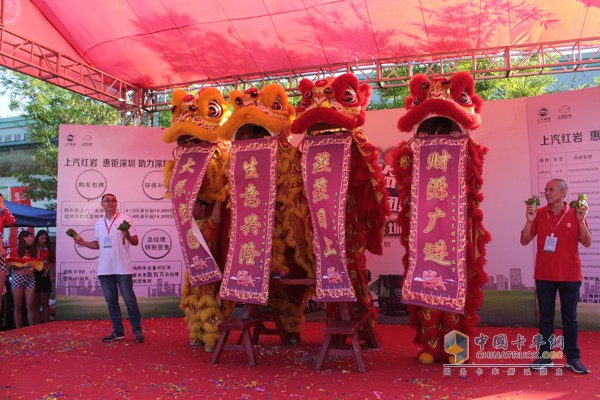 現(xiàn)場(chǎng)簽大單