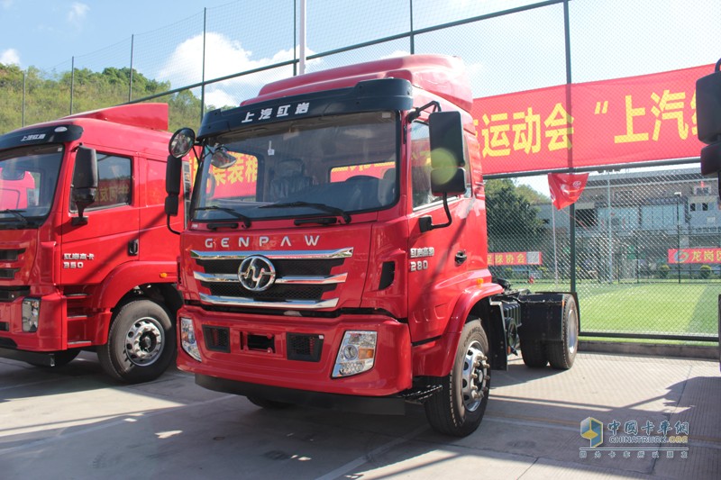 紅巖深圳吼“雄起” 港口運(yùn)輸車“狙擊戰(zhàn)”初戰(zhàn)大捷